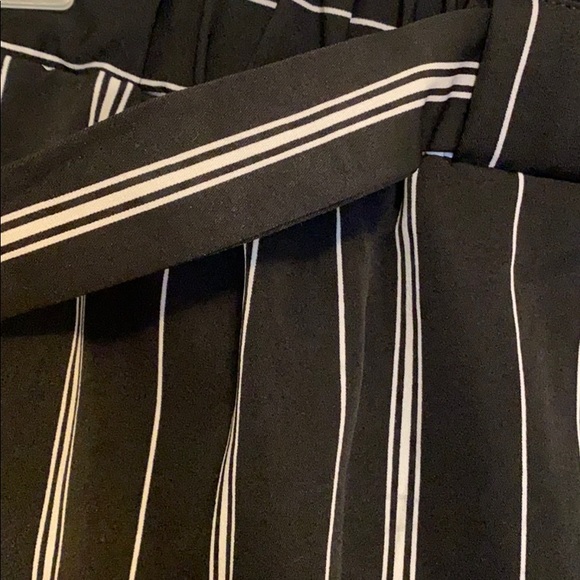 Striped front tie skirt with pockets - Picture 4 of 5